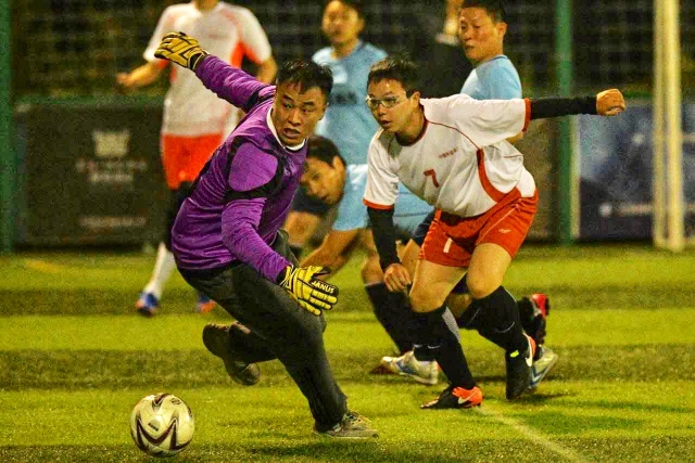 高诗岩21+10+8山东加时胜首钢 范子铭31分